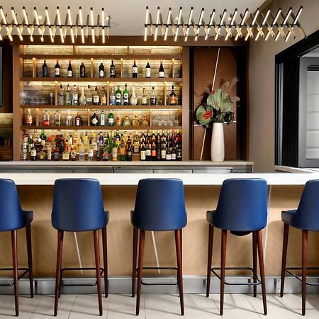 Отель Costa Mesa Marriott Экстерьер фото