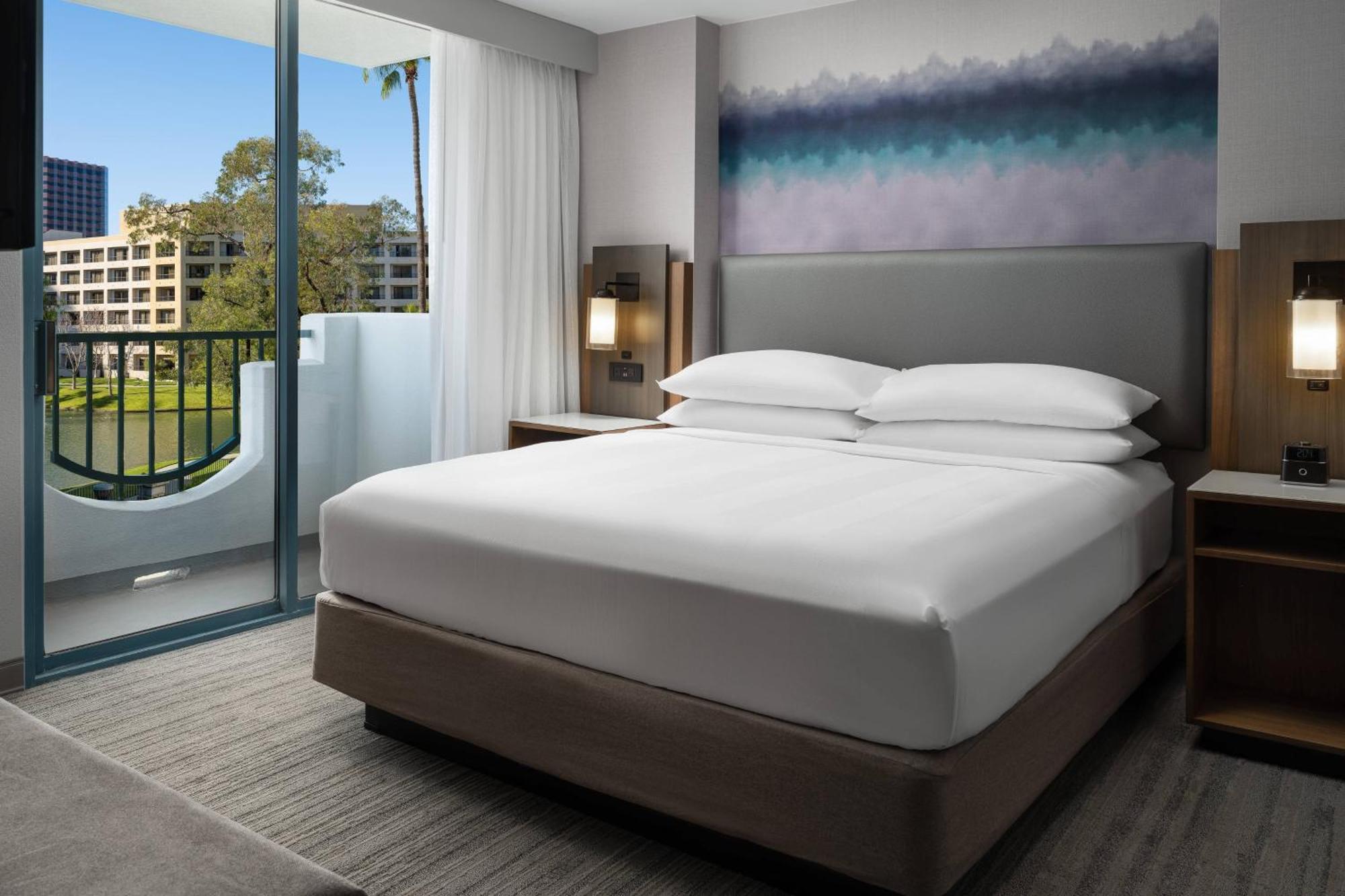 Отель Costa Mesa Marriott Экстерьер фото