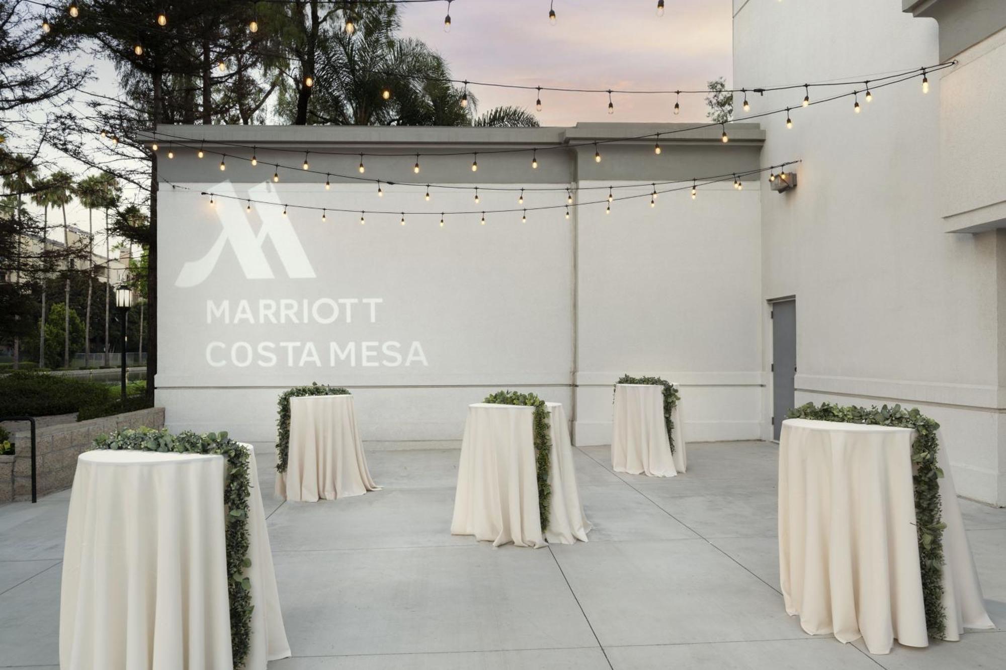 Отель Costa Mesa Marriott Экстерьер фото