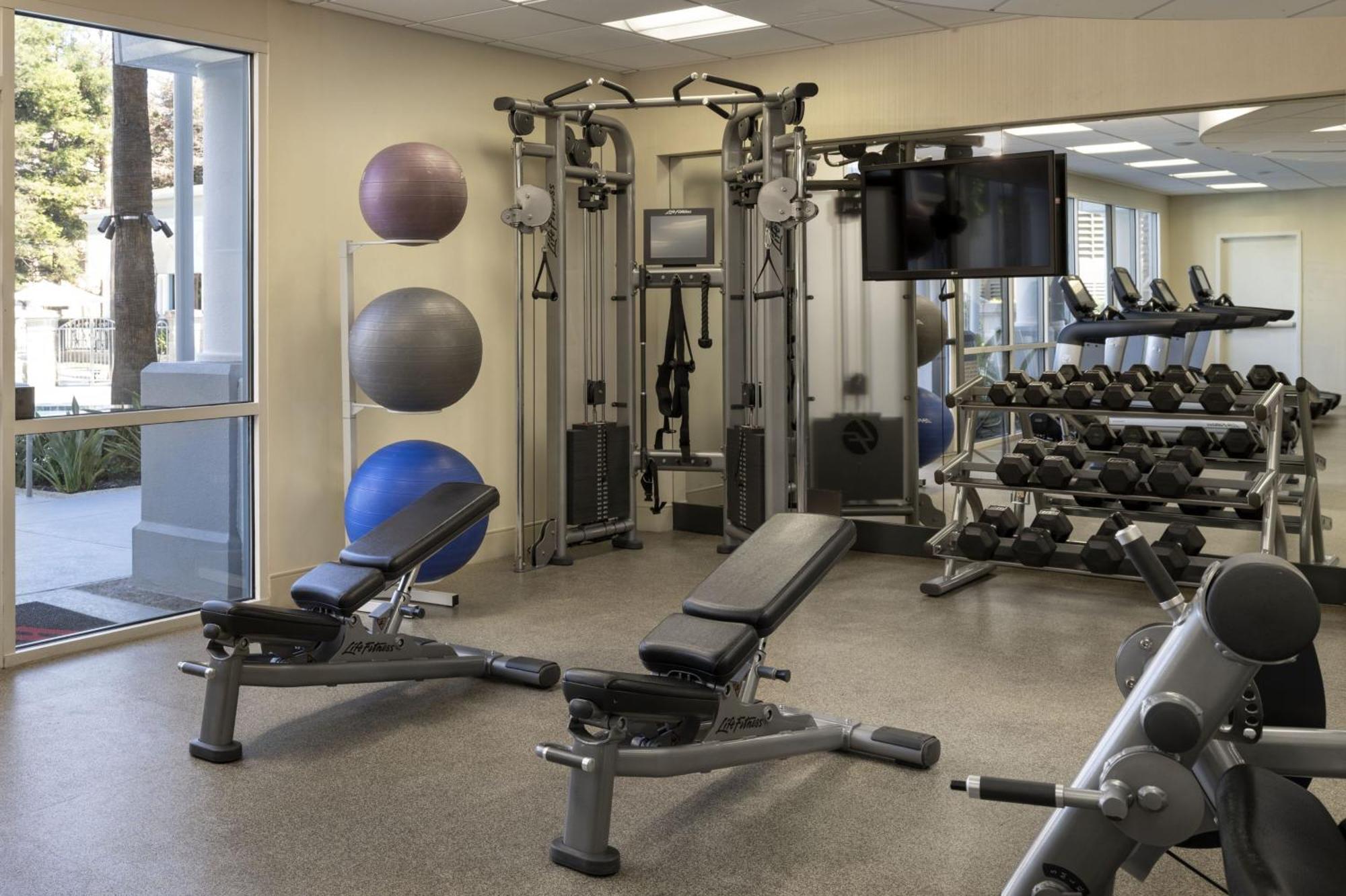 Отель Costa Mesa Marriott Экстерьер фото