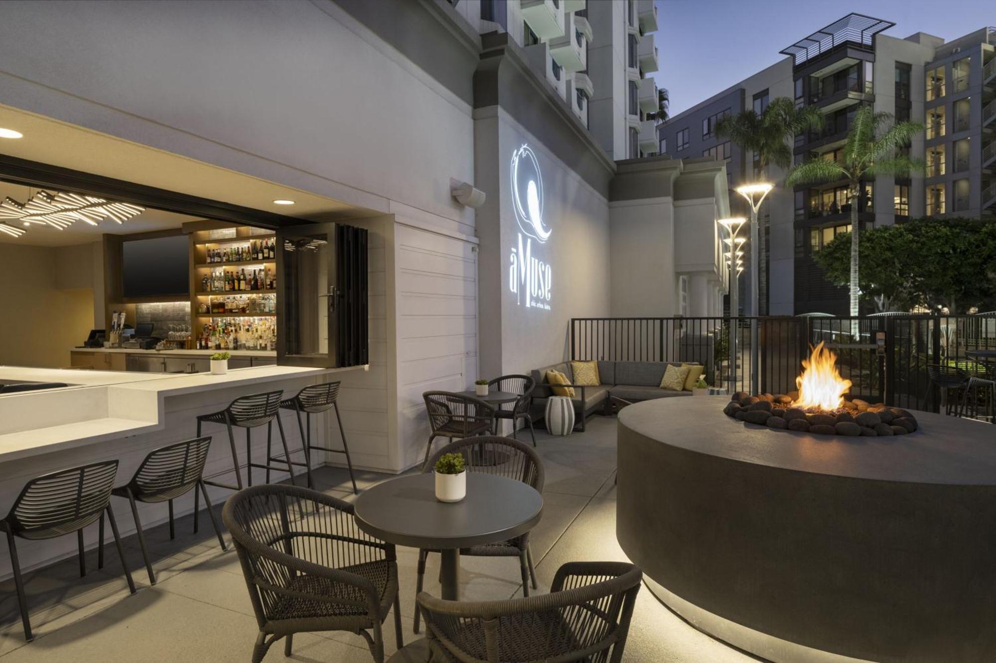 Отель Costa Mesa Marriott Экстерьер фото