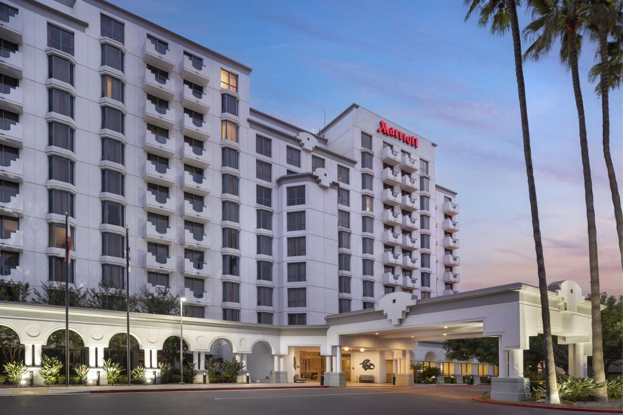 Отель Costa Mesa Marriott Экстерьер фото
