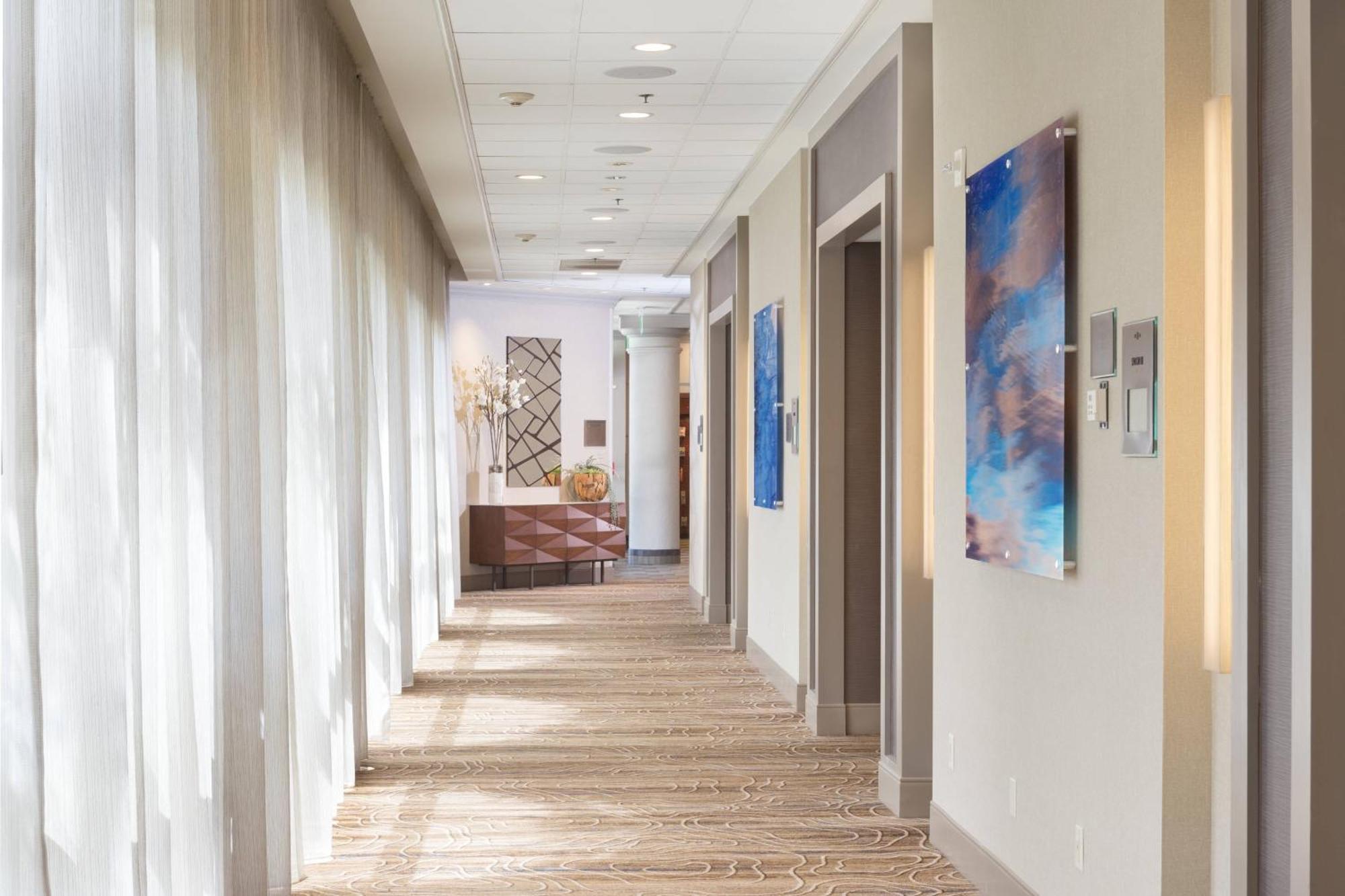 Отель Costa Mesa Marriott Экстерьер фото