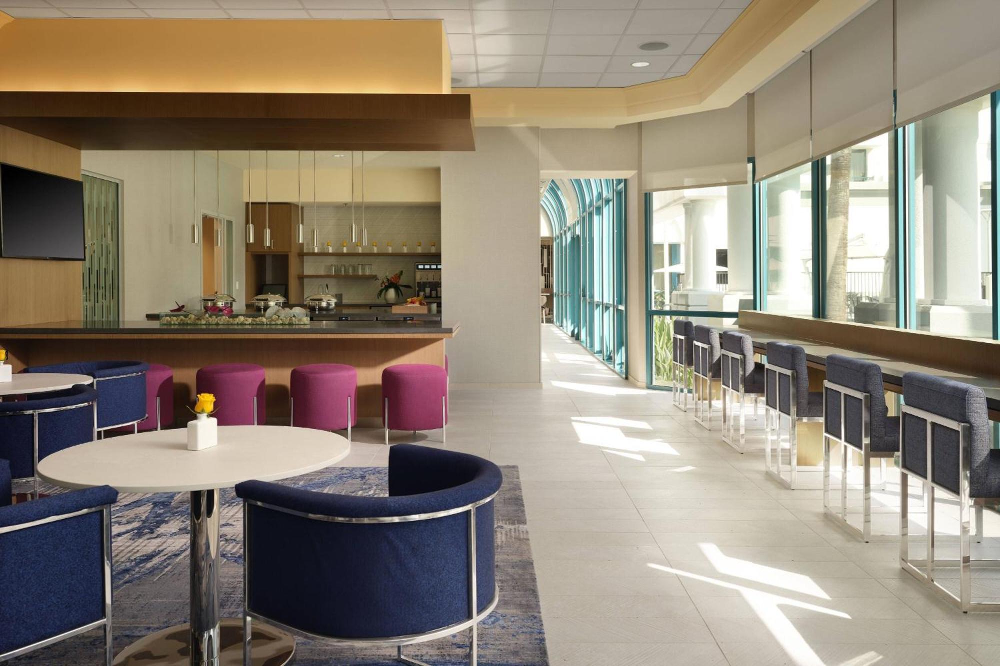 Отель Costa Mesa Marriott Экстерьер фото