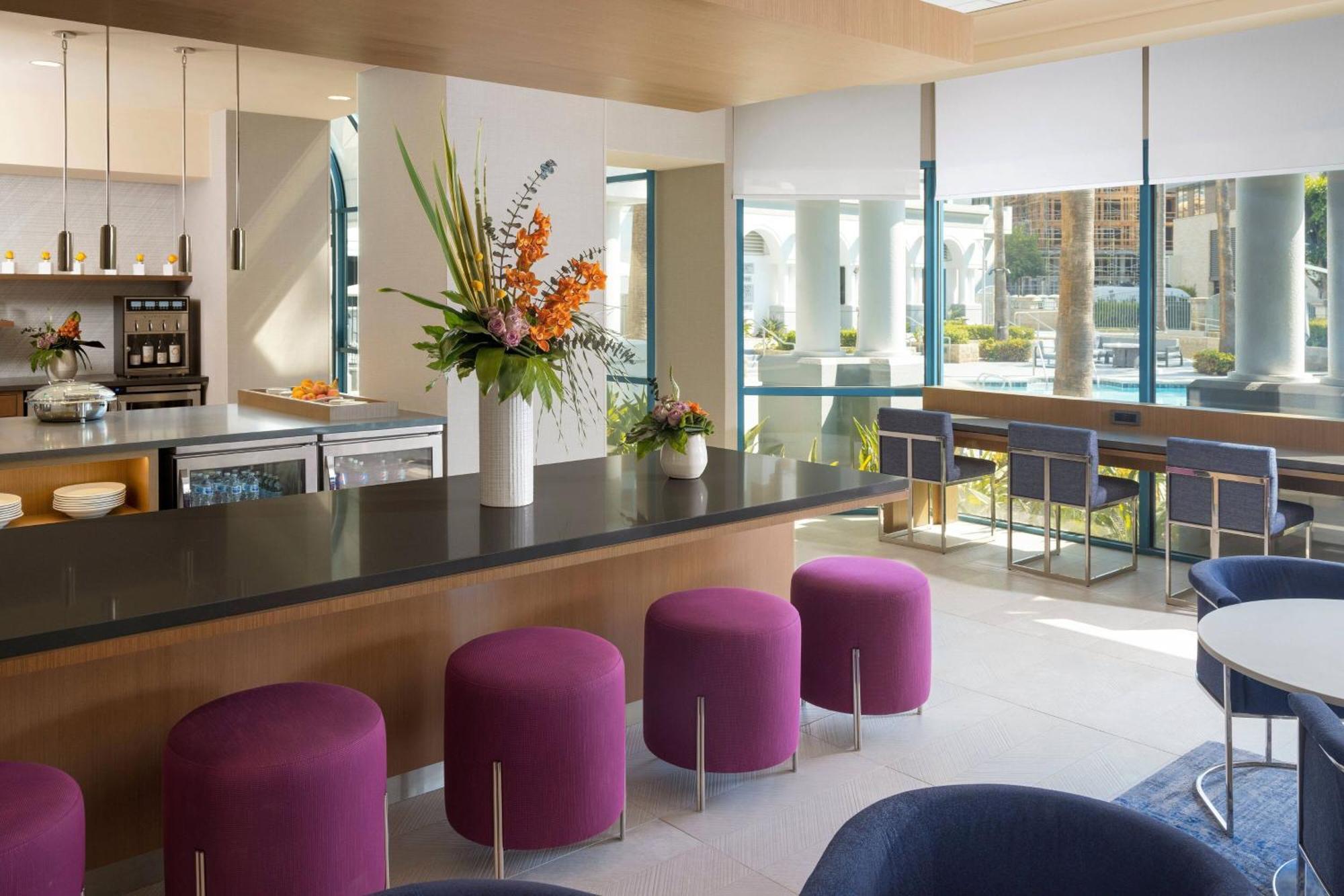 Отель Costa Mesa Marriott Экстерьер фото