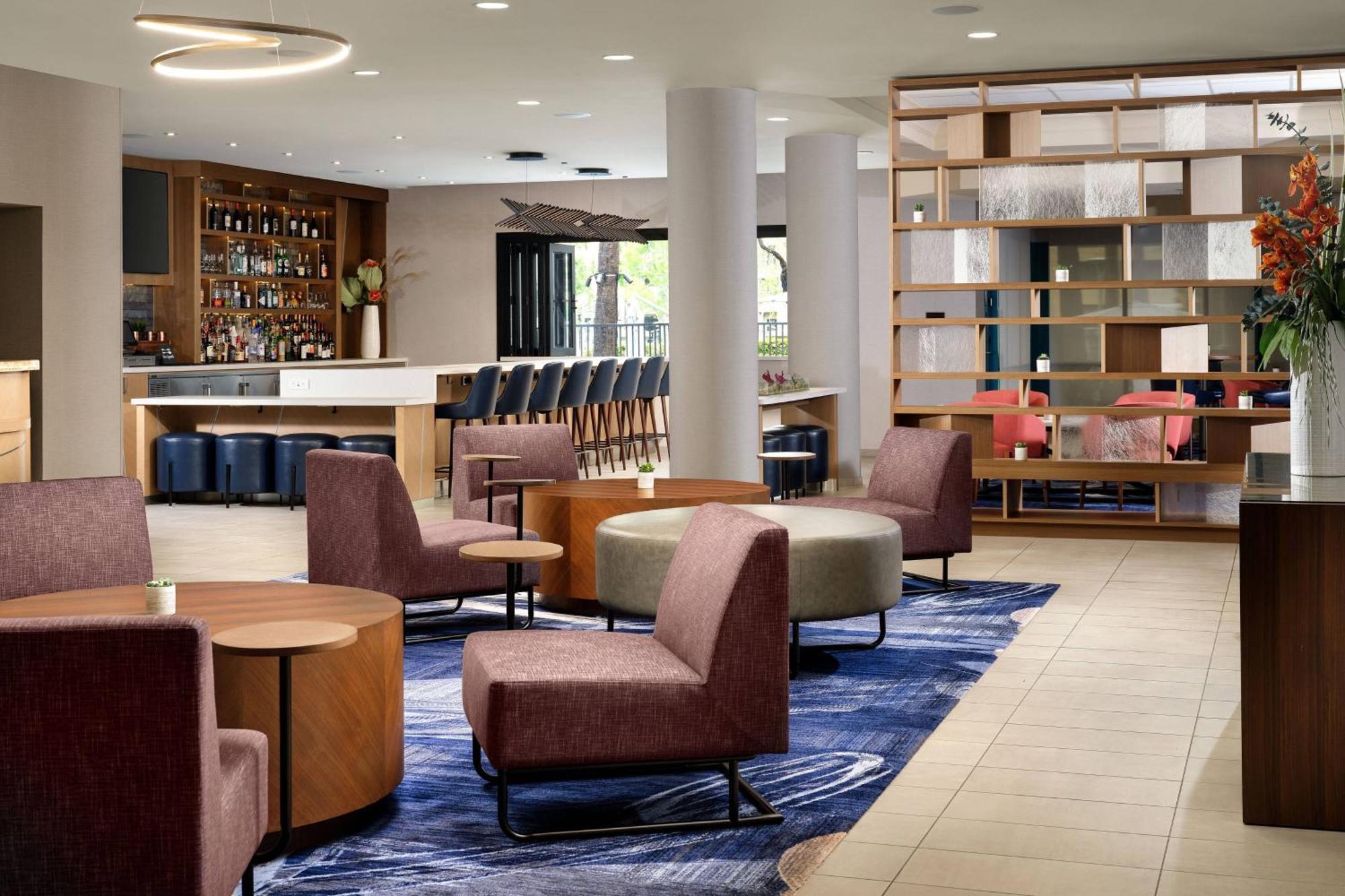 Отель Costa Mesa Marriott Экстерьер фото