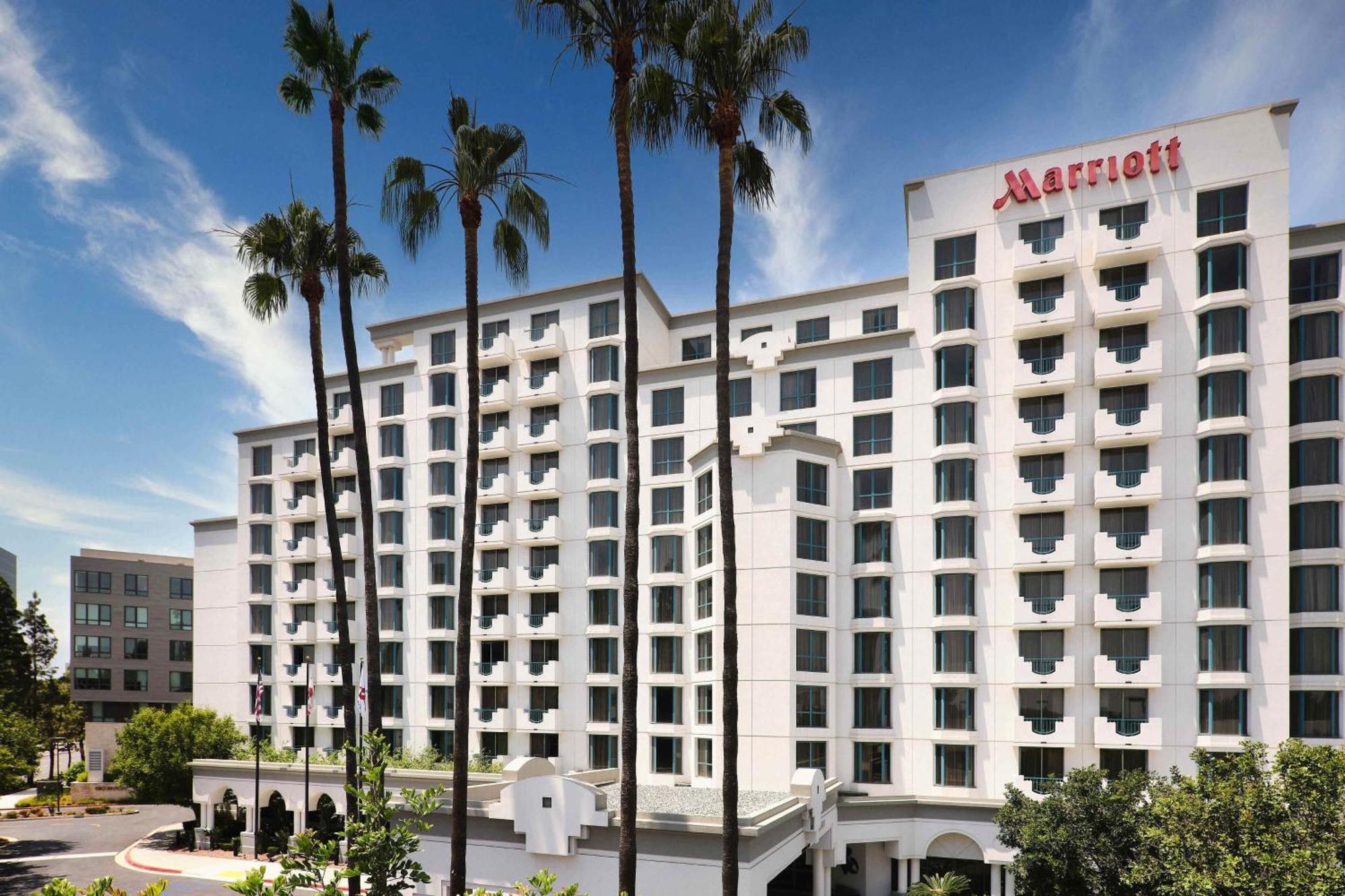 Отель Costa Mesa Marriott Экстерьер фото