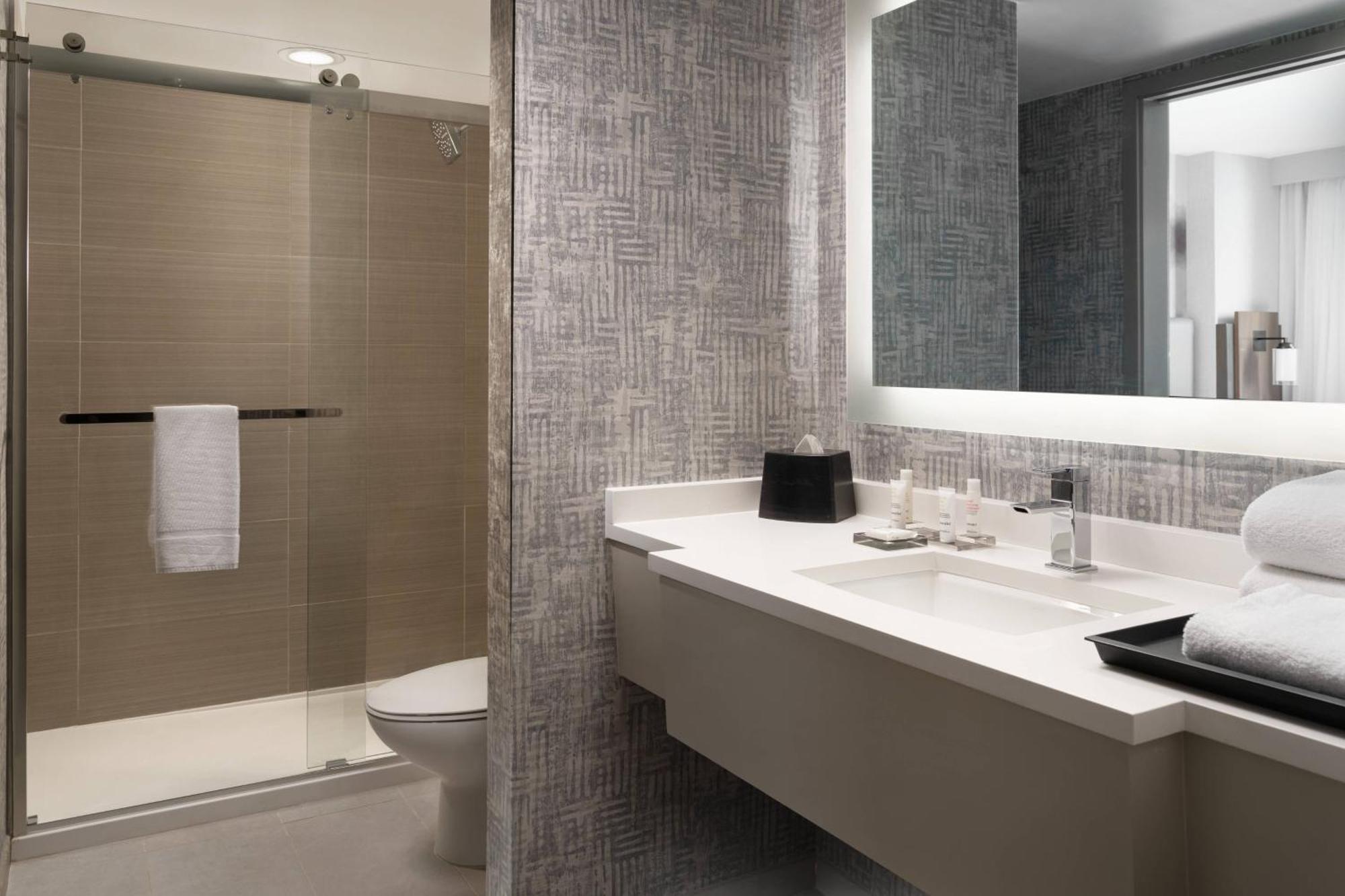 Отель Costa Mesa Marriott Экстерьер фото
