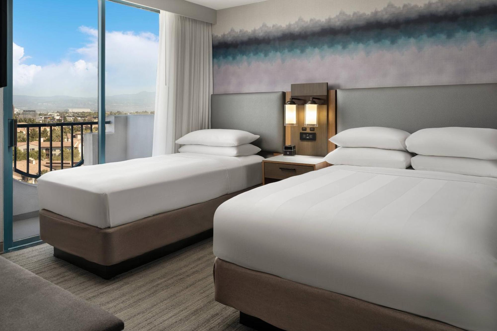 Отель Costa Mesa Marriott Экстерьер фото
