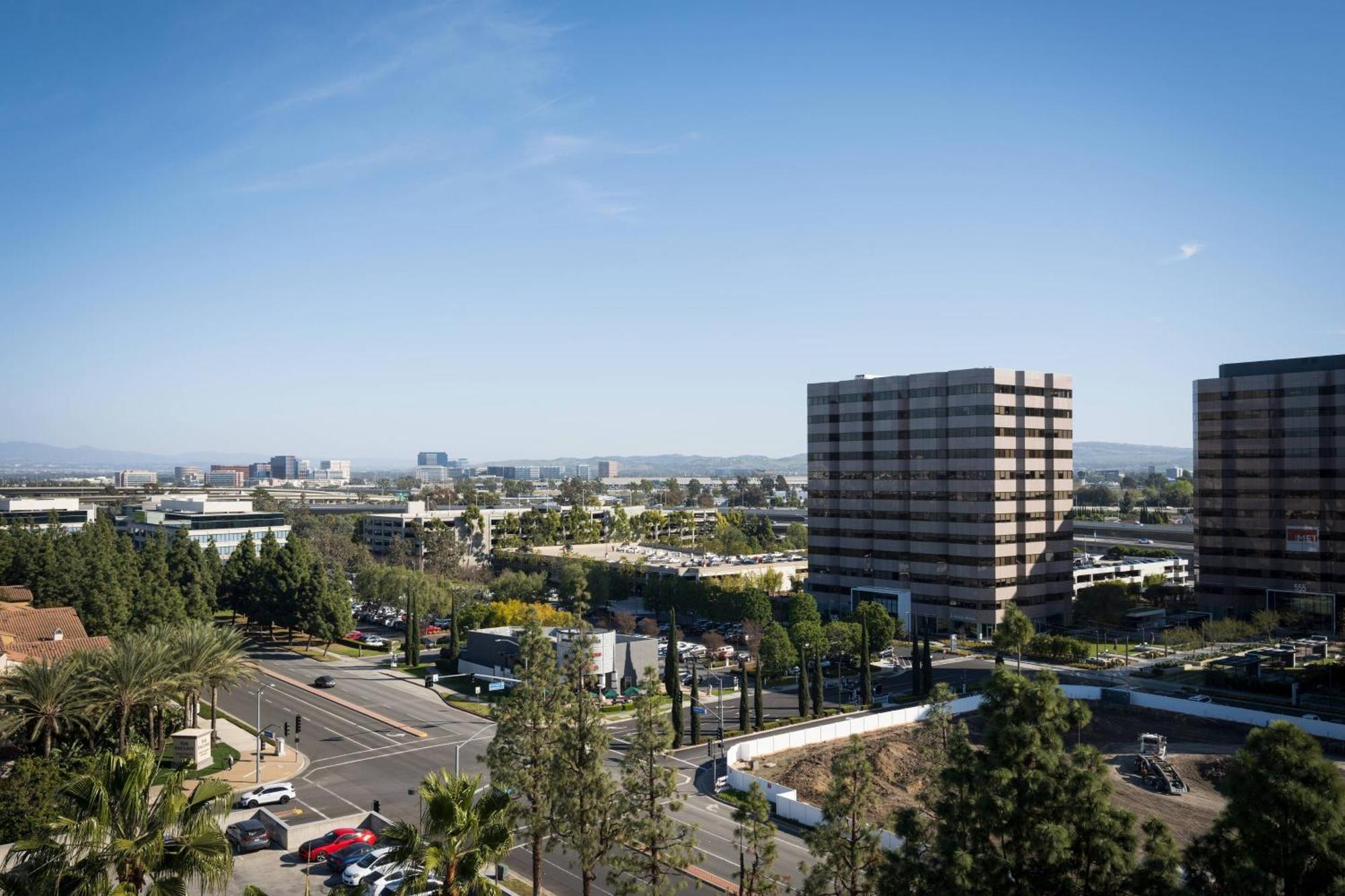 Отель Costa Mesa Marriott Экстерьер фото