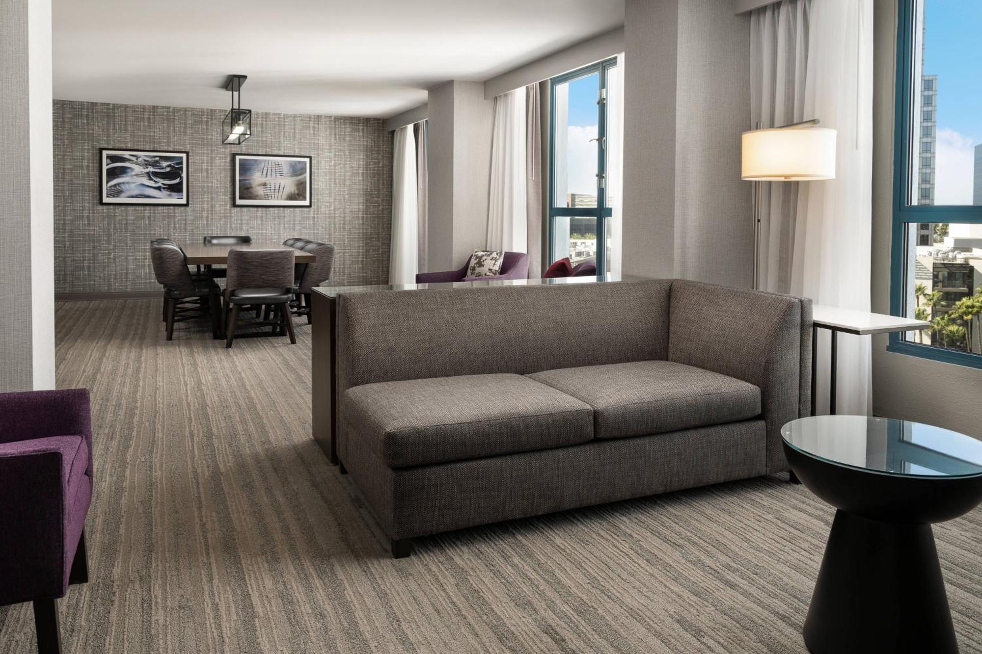 Отель Costa Mesa Marriott Экстерьер фото