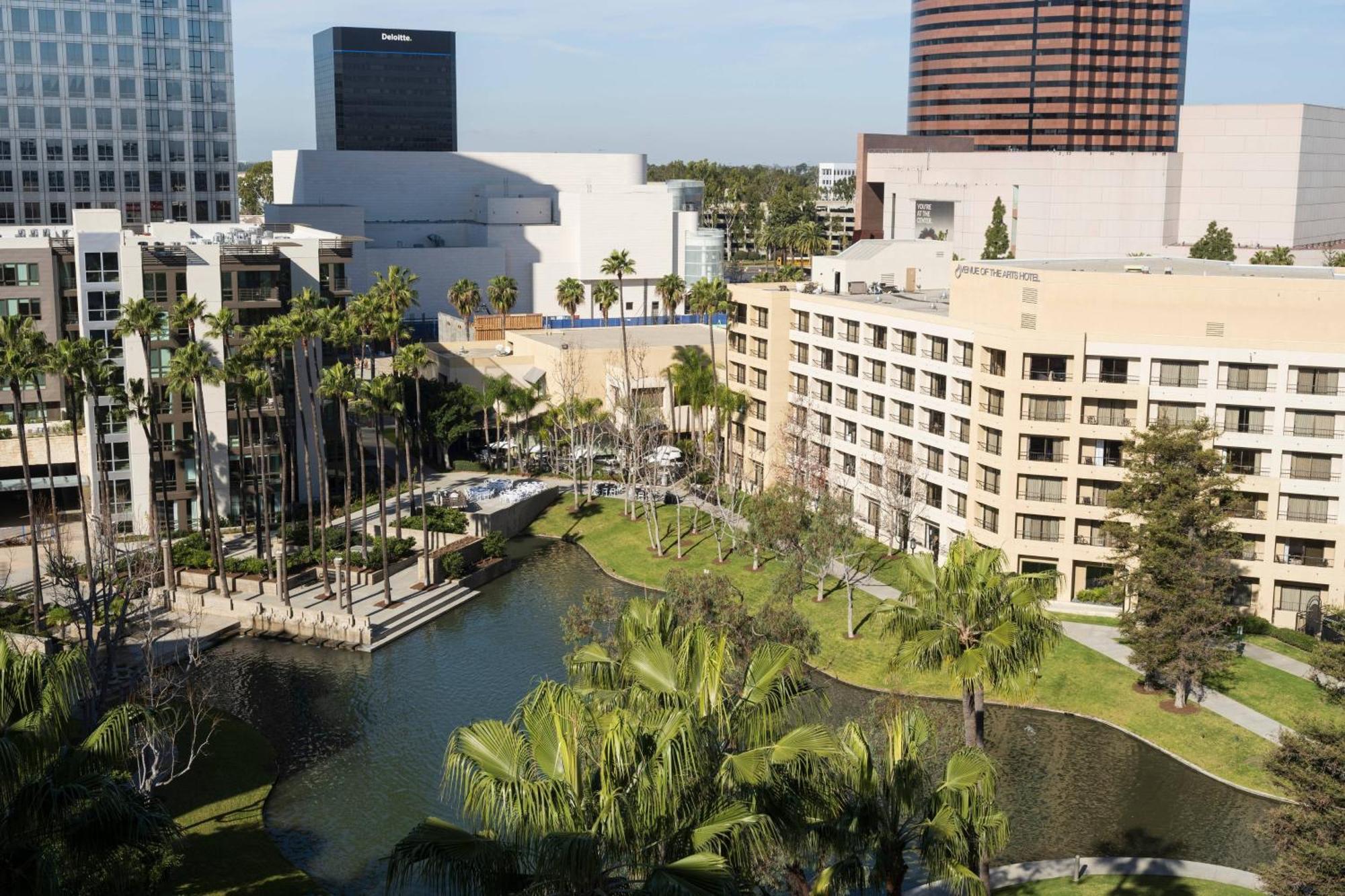 Отель Costa Mesa Marriott Экстерьер фото