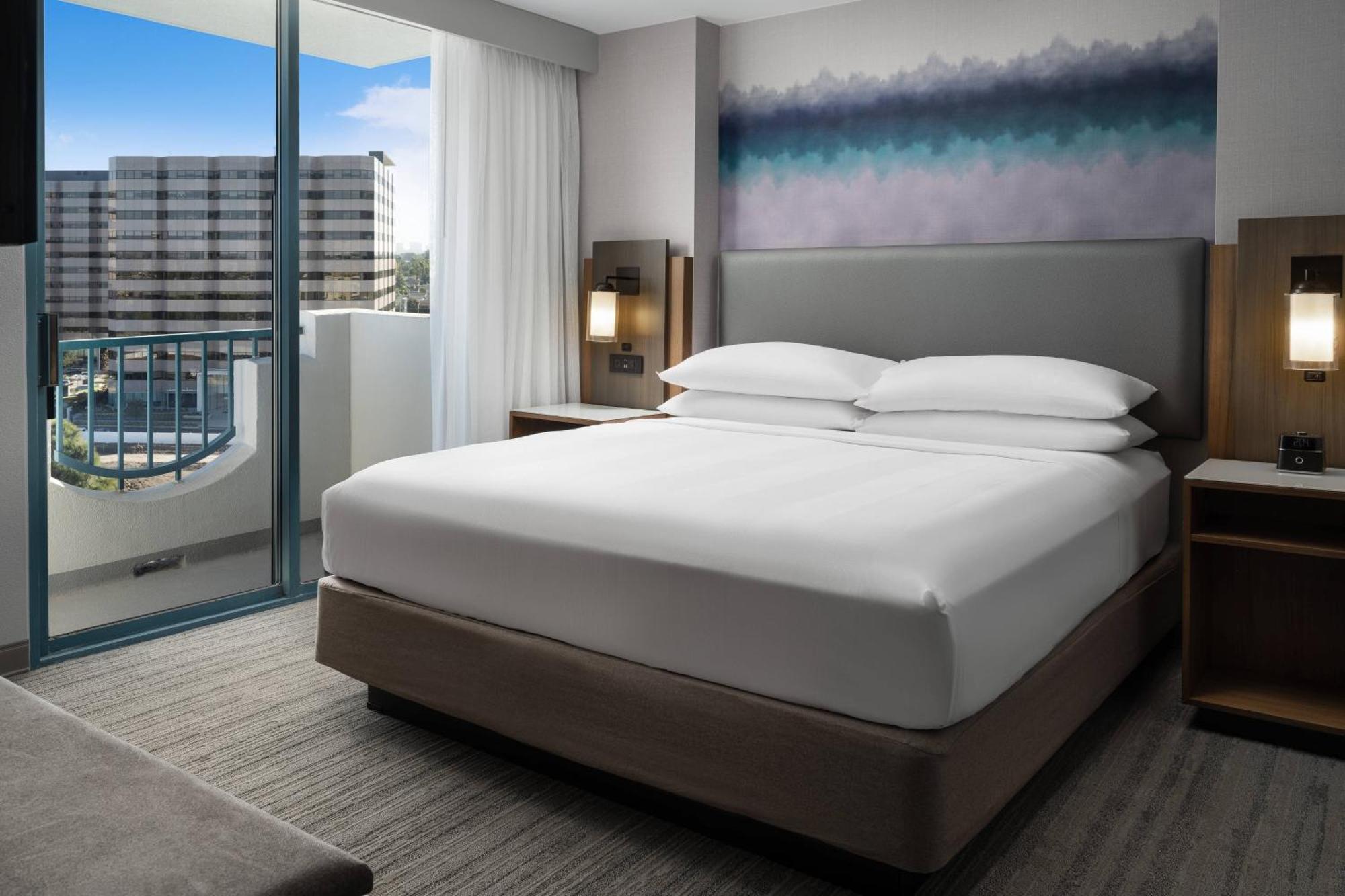 Отель Costa Mesa Marriott Экстерьер фото