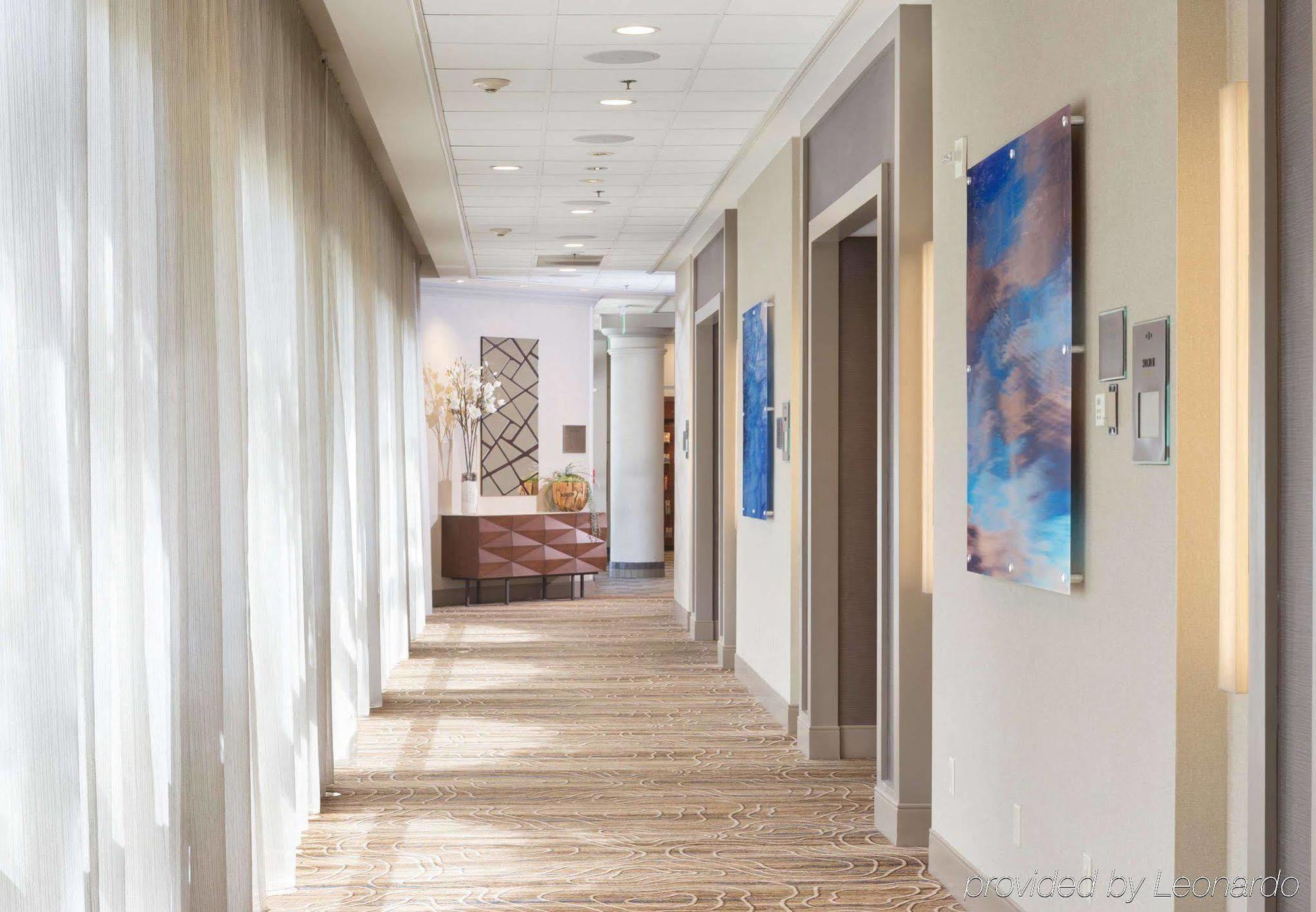 Отель Costa Mesa Marriott Экстерьер фото