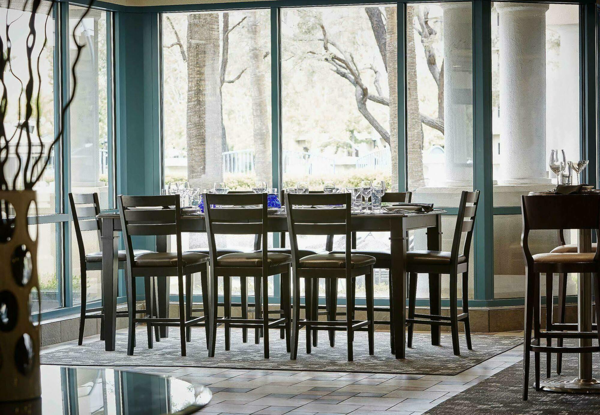 Отель Costa Mesa Marriott Экстерьер фото