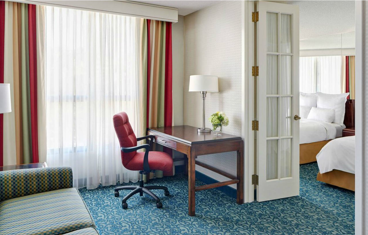 Отель Costa Mesa Marriott Экстерьер фото